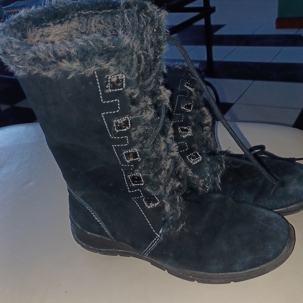 White Mountain Beautiful warm black fur lined boots size 7m